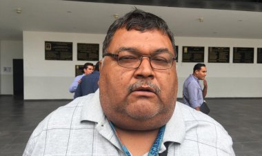 Estudian niños en el suelo al  no tener salones en Morelos