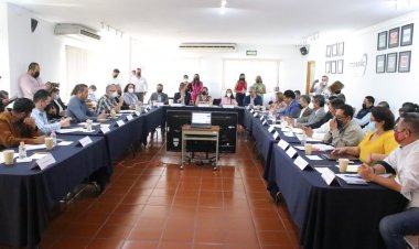 Muestran desidia ayudantes para la consulta en Tetelcingo