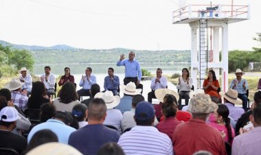 En Miacatlán, Cuauhtémoc Blanco entrega obras de agua para productores