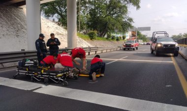 Bomberos socorren a un fallido joven suicida