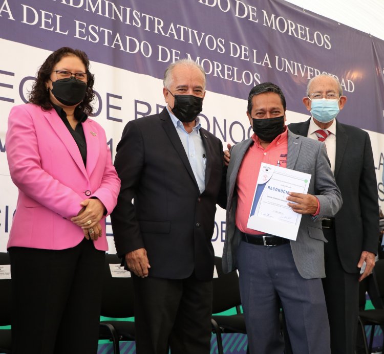Reconoce el rector Urquiza la labor de los trabajadores administrativos