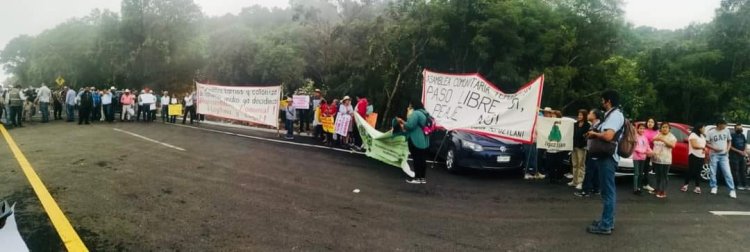 Comuneros exigen a AMLO restauración ambiental y paso libre