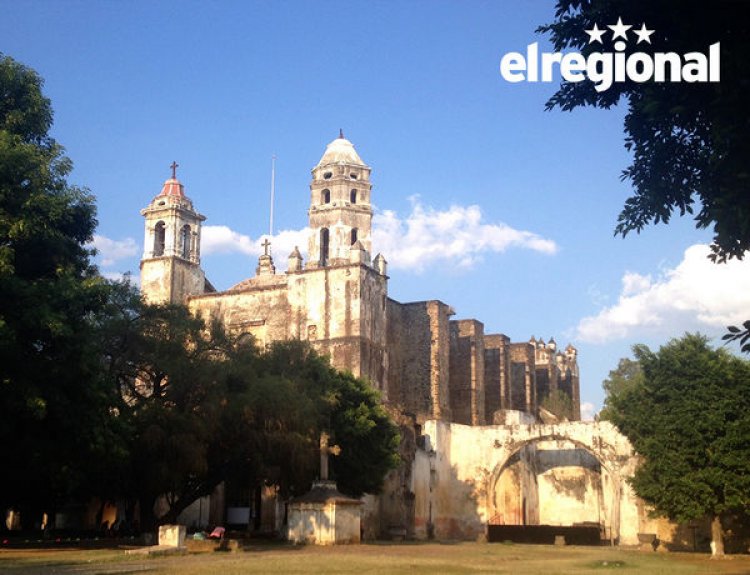 Iglesia ora por comicios;  busca a Claudia y Xóchitl