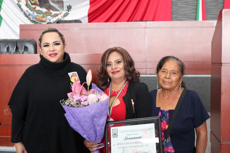 Entrega el Congreso la presea  Xochiquetzali a Rosalba Flores