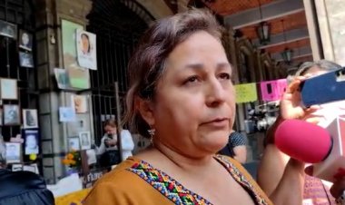 Familiares de desaparecidos colocan ofrenda