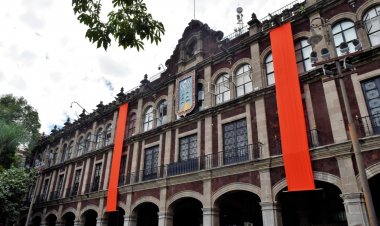 Contra violencia a mujeres, Palacio de Gobierno se pintó de naranja