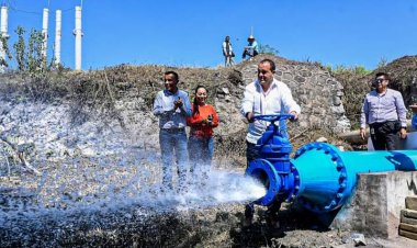 Entrega Cuauhtémoc Blanco rehabilitación de la planta de bombeo