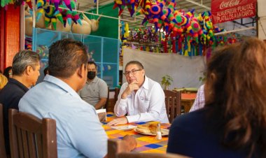 Invita Víctor Mercado a comerciantes a aprovechar subsidios