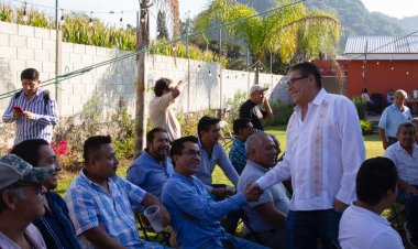 Invita Víctor Mercado a transportistas  de Tepoztlán a aprovechar beneficios