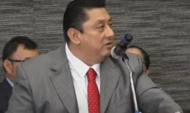 Con porra, compareció el fiscal  para acusar agresiones políticas