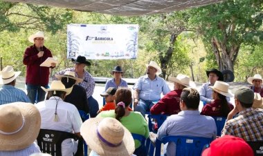 Presenta Víctor Mercado descuentos al sector agrícola