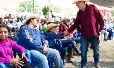 Alienta Víctor Mercado a productores de zona sur a aprovechar descuentos