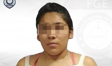 Sentencia de 23 años de prisión contra mujer por robo de un auto