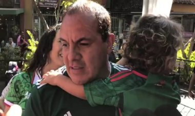 El gobernador y familia disfrutaron  juego del Tri junto con habitantes