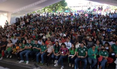 Viven morelenses emoción con Cuauhtémoc Blanco viendo al tricolor