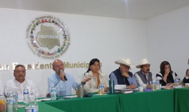 Crean frente alcaldes para exigir a Congreso trato económico parejo