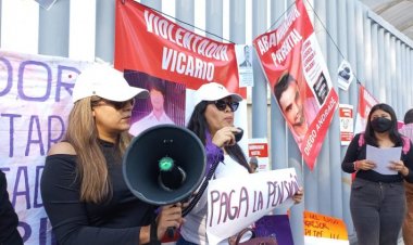 Feministas evidencian a supuestos  deudores alimentarios en Congreso