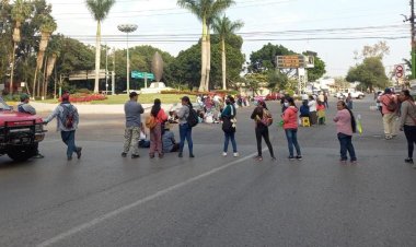 Cierran acceso a Cuernavaca pobladores de Tepoztlán