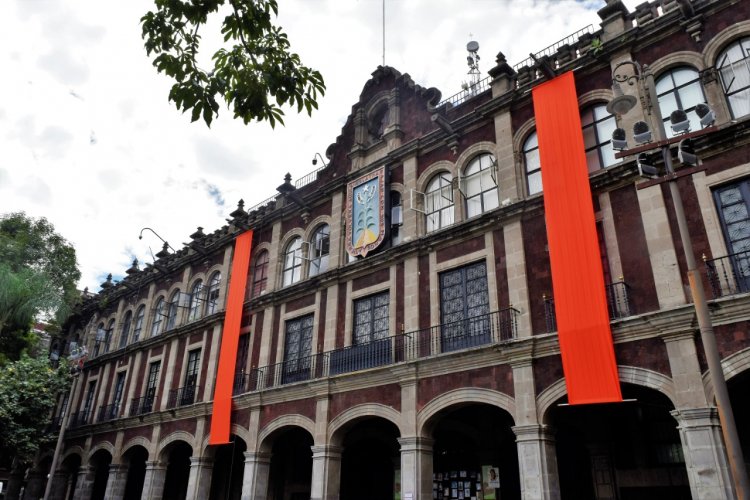 Contra violencia a mujeres, Palacio de Gobierno se pintó de naranja