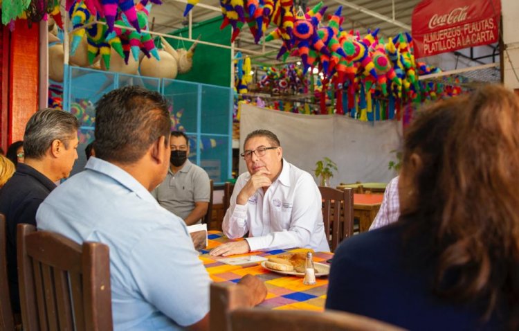 Invita Víctor Mercado a comerciantes a aprovechar subsidios