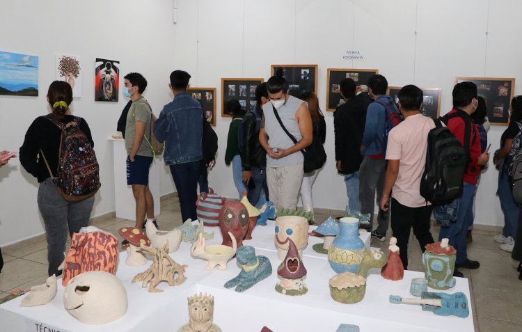 Inauguran exposición de talleres  de artes plásticas de la UAEM