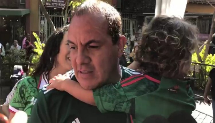 Disfruta el gobernador junto con su familia del partido de México