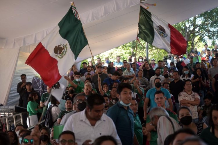 Viven morelenses emoción con Cuauhtémoc Blanco viendo al tricolor