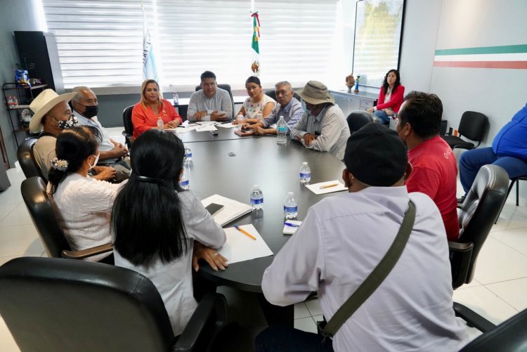 Atienden diputados a los habitantes inconformes de San Juan Tlacotenco