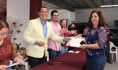 Ayuntamiento de Jojutla entregó quinquenios a 18 sindicalizados