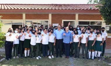 Cuauhtémoc Blanco se compromete con estudiantes del Cobaem de Tlaquiltenango