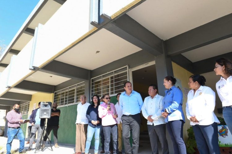 Ofrece Cuauhtémoc Blanco reparación de las instalaciones de Colegio de Bachilleres