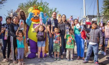 Encabezaron el gobernador y su esposa entrega de juguetes