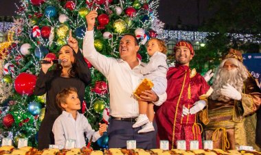 La noche de Reyes fue celebrada con niños por el gobernador y su esposa