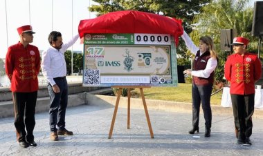 Presentaron aquí el nuevo billete de lotería por 80 años del IMSS