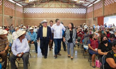 Ratifica Víctor Mercado voluntad para trabajar de manera coordinada con ejidatarios de Xalostoc