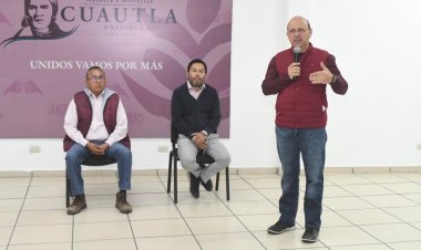 Entregó Rodrigo Arredondo cinco patrullas con radiocomunicación