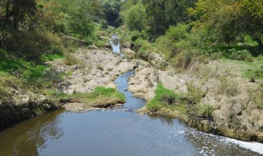 Defensores de agua acusan poco  recurso para siembras y casas