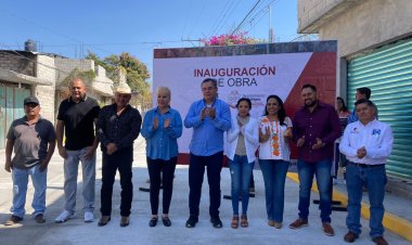 Rafael Reyes entregó obras en San Francisco Texcalpan