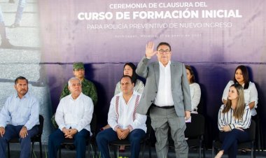 Apadrina Víctor Mercado a 87 nuevos policías municipales estatales.