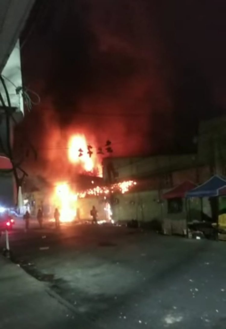 Incendio arrasa con el mercado Hermenegildo Galeana en Cuautla