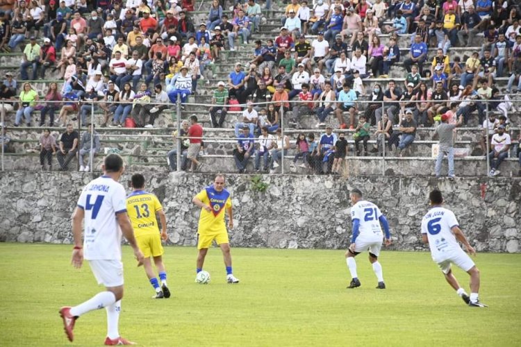 Participó Cuauhtémoc Blanco en partido de leyendas de Xochitepec
