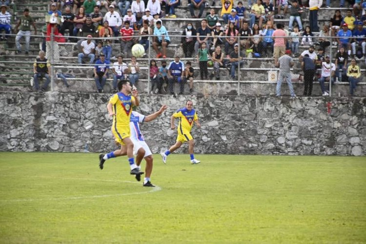 Participó Cuauhtémoc Blanco en partido de leyendas de Xochitepec