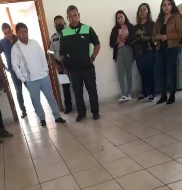 Burócratas inconformes de Zacualpan se reúnen con diputado