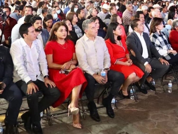 Asisten coordinadores del equipo político de Ulises Bravo a informe de Brenda Guerra