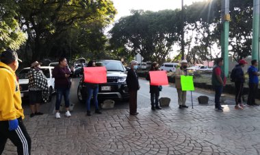 Por 13 pozos ya sin energía eléctrica, vecinos cumplen amenaza