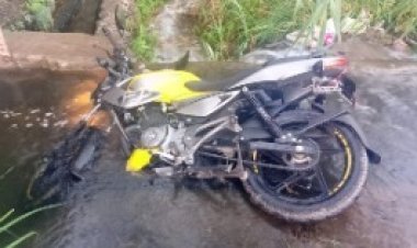 Iba como loco en moto en Yautepec; lo paran y el vehículo resulta robado