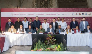 Insiste el gobernador a ediles en motivar a jóvenes para ser policías