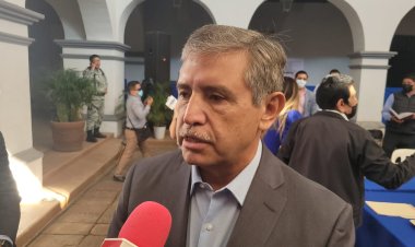 Defiende Urióstegui a Vázquez Luna y la mantiene en el cargo