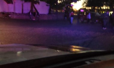 Tercer día de bloqueo de vecinos de Chamilpa por falta de agua