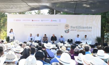 Con la presencia del secretario federal de Agricultura, se inició la entrega de fertilizante
